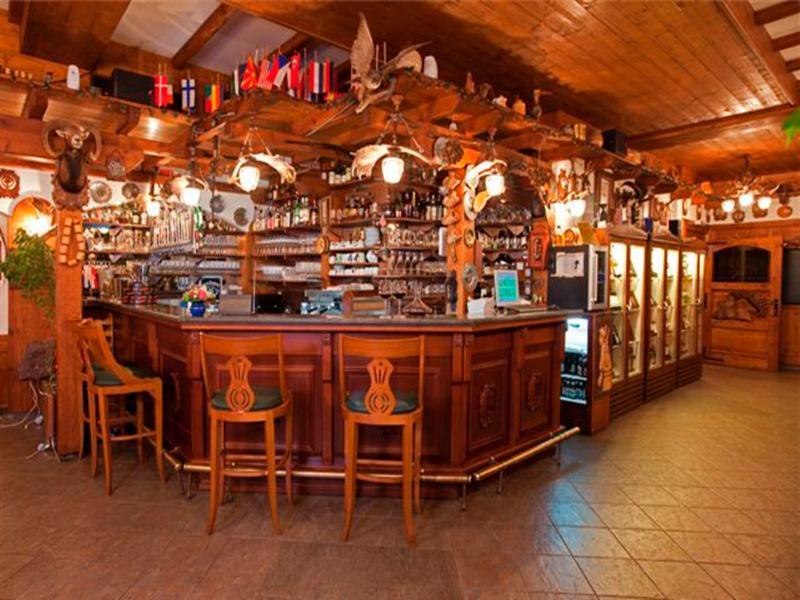 The Hunter'S Lodge Kamnik Skopje Luaran gambar